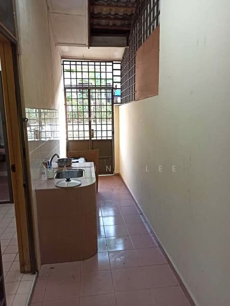 1-storey Terraced House for Sale in Taman Puteri Wangsa (Ulu Tiram) - Daphne Lee - Kitchen - PropertyGuru.com.my