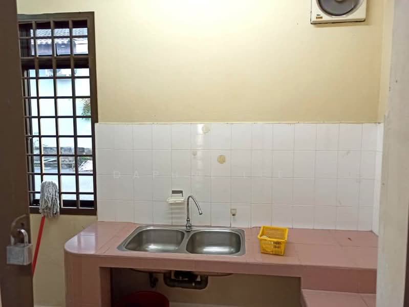1-storey Terraced House for Sale in Taman Puteri Wangsa (Ulu Tiram) - Daphne Lee - Kitchen - PropertyGuru.com.my