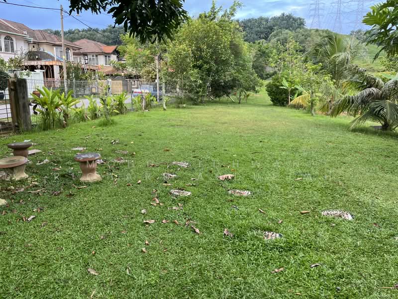 Semi-Detached House for Sale in Sepang (Selangor) - Mohd Ridhwan Richard Abdullah - Front Garden - PropertyGuru.com.my