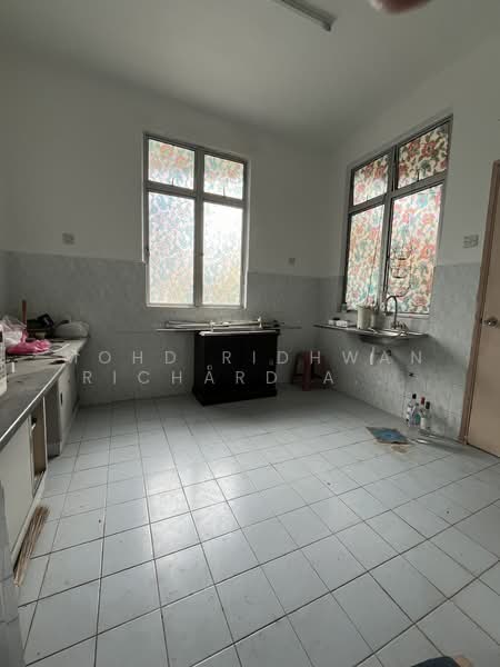 Semi-Detached House for Sale in Sepang (Selangor) - Mohd Ridhwan Richard Abdullah - Kitchen - PropertyGuru.com.my