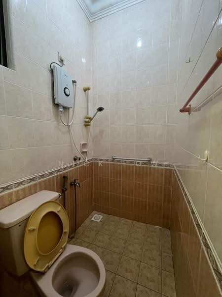 Semi-Detached House for Rent in Taman Pelangi Indah (Ulu Tiram) - Nick Low - Bathroom - PropertyGuru.com.my