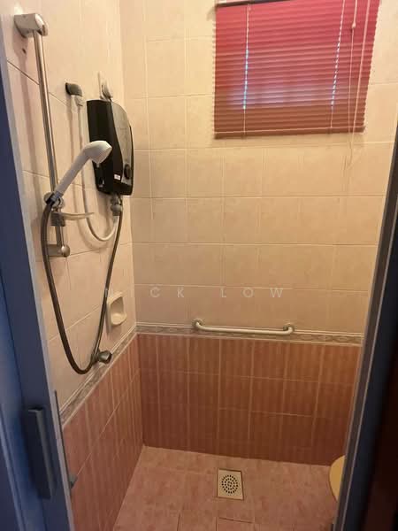 Semi-Detached House for Rent in Taman Pelangi Indah (Ulu Tiram) - Nick Low - Bathroom - PropertyGuru.com.my