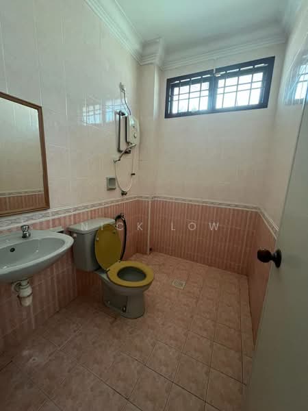 Semi-Detached House for Rent in Taman Pelangi Indah (Ulu Tiram) - Nick Low - Bathroom - PropertyGuru.com.my