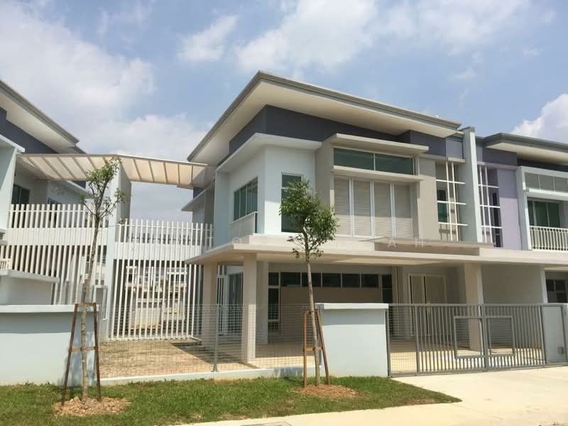 Rumah Teres 2 Tingkat untuk Dijual di Bandar Saujana Putra (Tanjong Duabelas) - Hector Cheah - Exterior - PropertyGuru.com.my