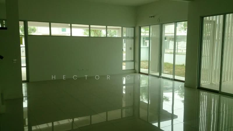 Rumah Teres 2 Tingkat untuk Dijual di Bandar Saujana Putra (Tanjong Duabelas) - Hector Cheah - Living Room - PropertyGuru.com.my