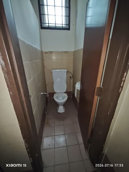 Factory for Rent in Taman Mount Austin (Tebrau) - Sow . - Bathroom - PropertyGuru.com.my