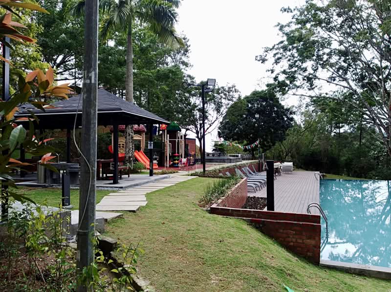 Pangsapuri untuk Dijual di Genting View Resort - Jennifer Yap - Pool side - PropertyGuru.com.my