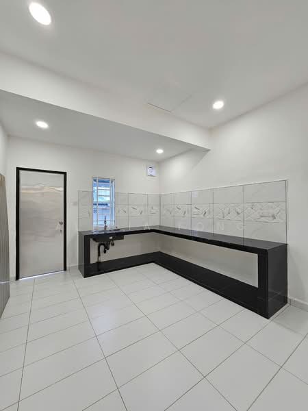 Rumah Teres 1 Tingkat untuk Dijual di Taman Ungku Tun Aminah (Skudai) - Alicia Fong - Kitchen - PropertyGuru.com.my