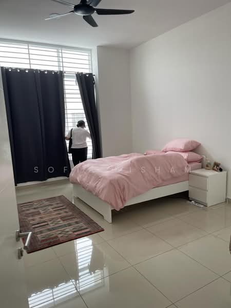 2-storey Terraced House for Sale in Taman Ara Sendayan (Bandar Sri Sendayan) - Sofia Hisham - Bedroom - PropertyGuru.com.my