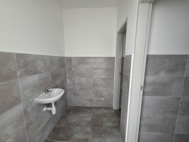 Shop for Rent in Setia Alam (Selangor) - Reiyn . - Bathroom - PropertyGuru.com.my