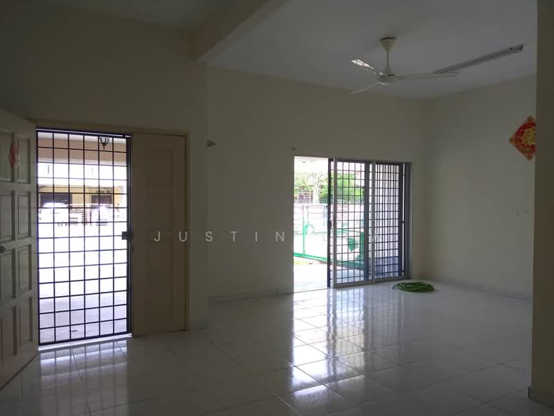 Rumah Teres untuk Dijual di Seremban 2 (Negeri Sembilan) - Justin Lew - Living Room - PropertyGuru.com.my