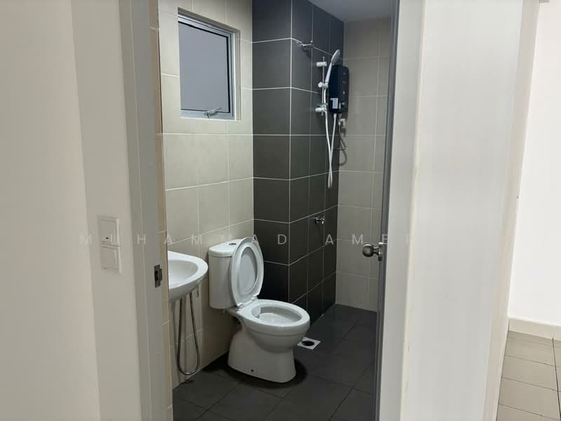 Condominium for Rent at Idaman Bukit Jelutong - Muhammad Amerul - Bathroom - PropertyGuru.com.my