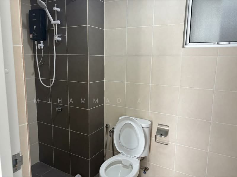 Condominium for Rent at Idaman Bukit Jelutong - Muhammad Amerul - Bathroom - PropertyGuru.com.my