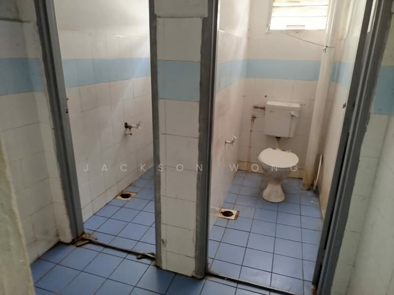 Shop / Office for Rent in Taman Mas Sepang (Puchong) - Jackson Wong - Bathroom - PropertyGuru.com.my