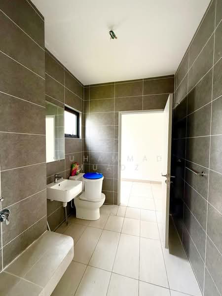 Semi-Detached House for Sale in Cyber 10 (Cyberjaya) - Muhammad Muadz - Bathroom - PropertyGuru.com.my