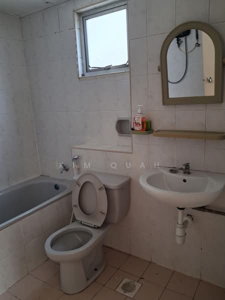 Kondominium untuk Disewa di Jasmine Towers - Kim Quah - Bathroom - PropertyGuru.com.my