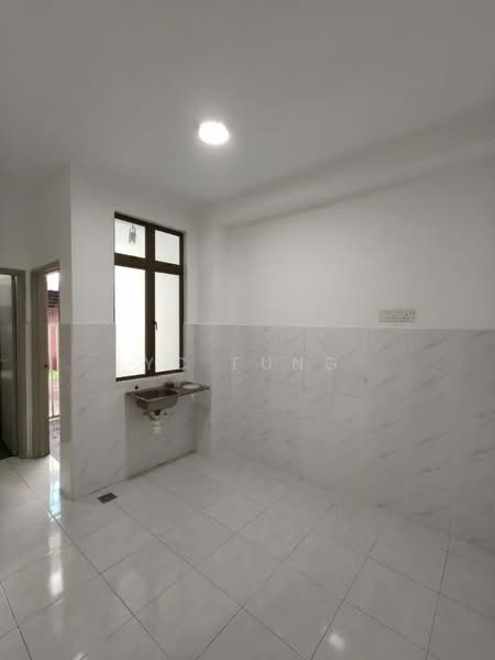 Rumah Teres 2 Tingkat untuk Disewa di Kempas (Johor Bahru) - YC Fung - Kitchen - PropertyGuru.com.my