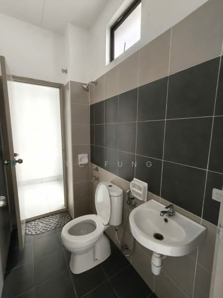 Rumah Teres 2 Tingkat untuk Disewa di Kempas (Johor Bahru) - YC Fung - Bathroom - PropertyGuru.com.my