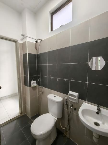 Rumah Teres 2 Tingkat untuk Disewa di Kempas (Johor Bahru) - YC Fung - Bathroom - PropertyGuru.com.my