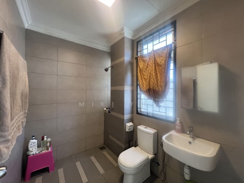 Rumah Teres 2 Tingkat untuk Disewa di Bandar Rimbayu (Telok Panglima Garang) - Miki You - Bathroom - PropertyGuru.com.my