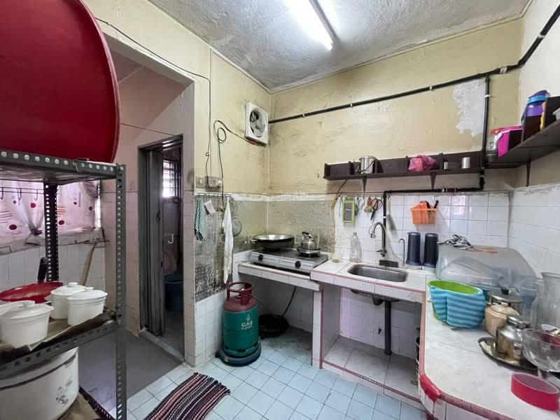 Pangsapuri untuk Dijual di Taman Daya Shop Apartment - Jack Liew - Kitchen - PropertyGuru.com.my