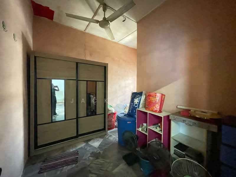 Pangsapuri untuk Dijual di Taman Daya Shop Apartment - Jack Liew - Bedroom - PropertyGuru.com.my