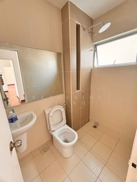 Rumah Berkembar untuk Dijual di Kota Emerald (Rawang) - Katherine Leong - Bathroom - PropertyGuru.com.my