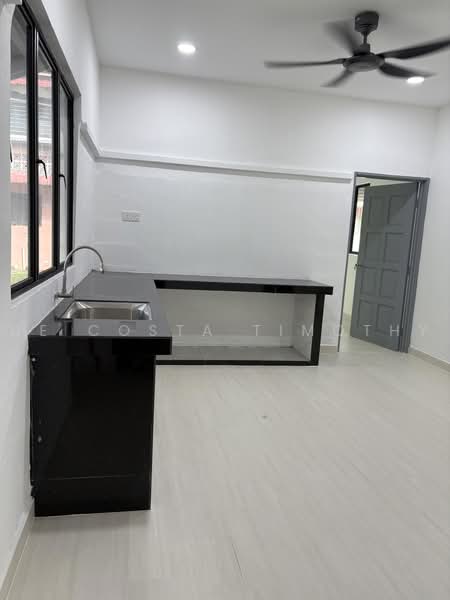 Rumah Teres untuk Dijual di Ujong Pasir (Melaka) - De Costa Timothy - Kitchen - PropertyGuru.com.my