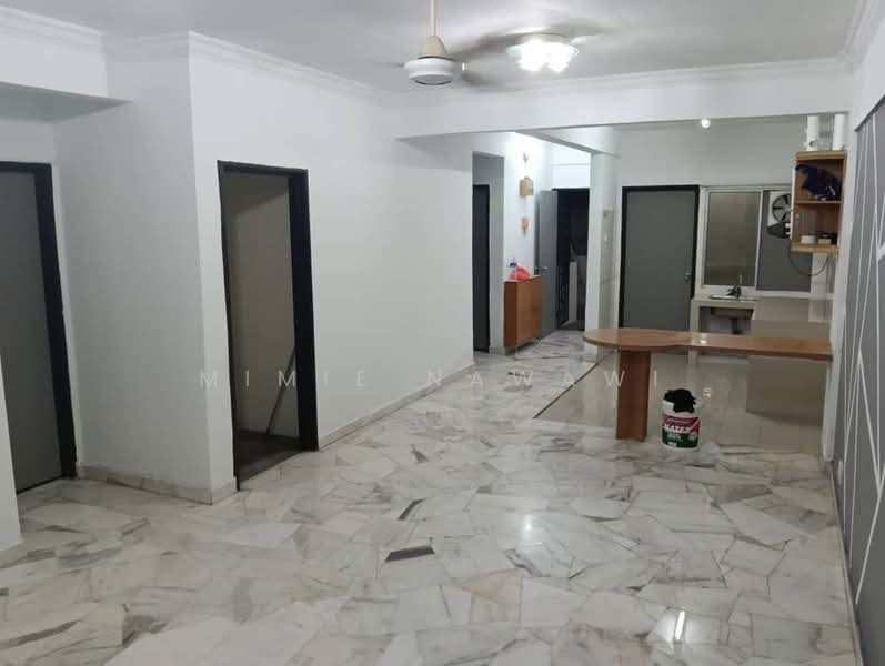 Pangsapuri untuk Dijual di Pangsapuri Cemara - Mimie Nawawi - Living Room - PropertyGuru.com.my