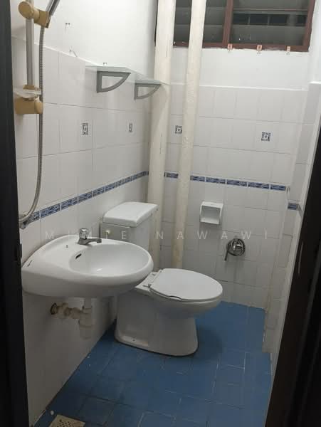 Pangsapuri untuk Dijual di Pangsapuri Cemara - Mimie Nawawi - Bathroom - PropertyGuru.com.my