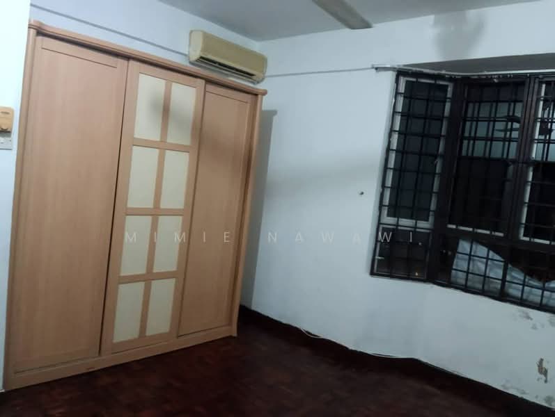 Pangsapuri untuk Dijual di Pangsapuri Cemara - Mimie Nawawi - Bedroom - PropertyGuru.com.my