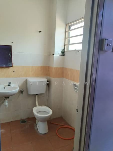 2-storey Terraced House for Sale in Beranang (Selangor) - Mimie Nawawi - Bathroom - PropertyGuru.com.my