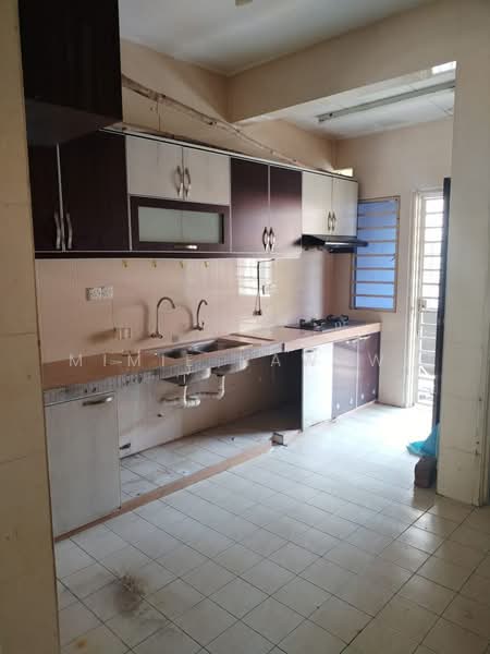 2-storey Terraced House for Sale in Beranang (Selangor) - Mimie Nawawi - Kitchen - PropertyGuru.com.my