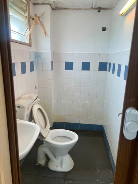 Rumah Flat untuk Dijual di Las Palmas - Bryan Yeoh - Bathroom - PropertyGuru.com.my
