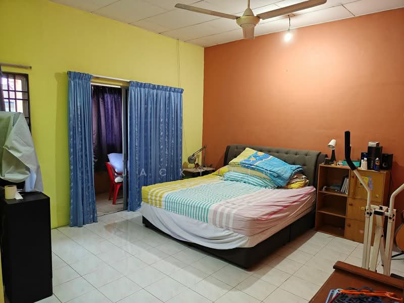 2-storey Terraced House for Sale in Taman Mutiara Bukit Kemuning (Shah Alam) - Jacky Lin - Bedroom - PropertyGuru.com.my