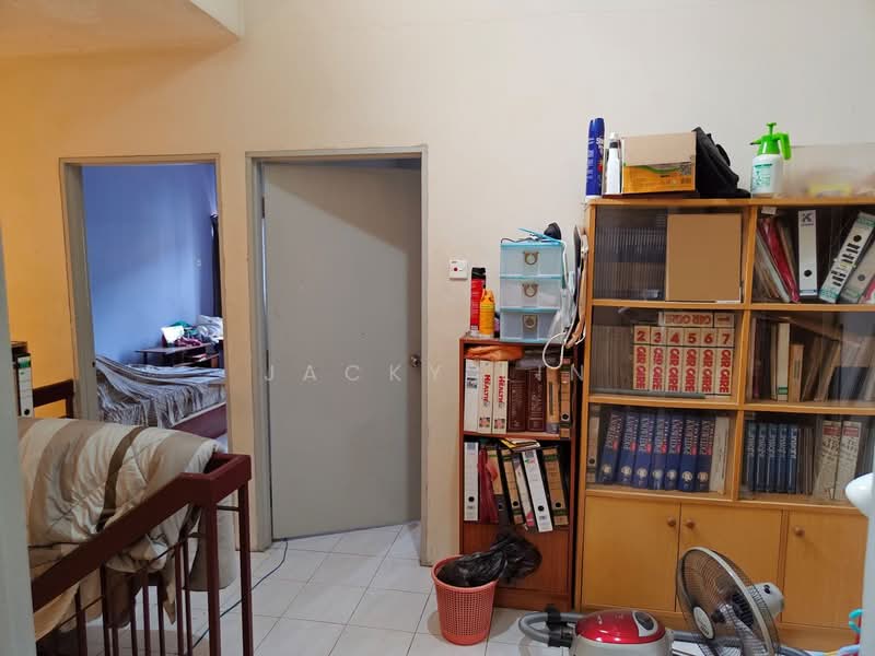 2-storey Terraced House for Sale in Taman Mutiara Bukit Kemuning (Shah Alam) - Jacky Lin - Bedroom - PropertyGuru.com.my