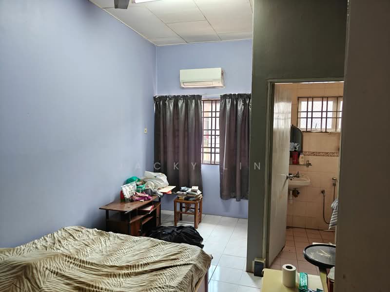 2-storey Terraced House for Sale in Taman Mutiara Bukit Kemuning (Shah Alam) - Jacky Lin - Bedroom - PropertyGuru.com.my