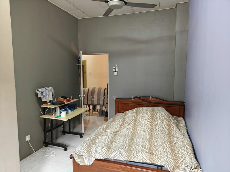 2-storey Terraced House for Sale in Taman Mutiara Bukit Kemuning (Shah Alam) - Jacky Lin - Bedroom - PropertyGuru.com.my