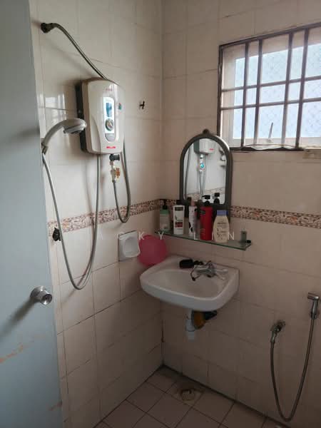 2-storey Terraced House for Sale in Taman Mutiara Bukit Kemuning (Shah Alam) - Jacky Lin - Bathroom - PropertyGuru.com.my