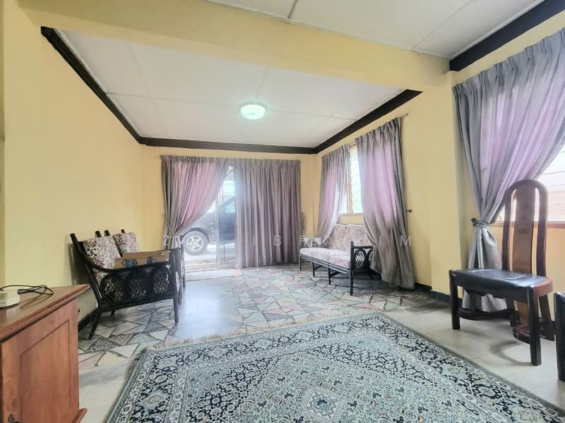 Tanah Kediaman untuk Dijual di Kampung Melayu Ampang (Ampang) - Azli Ibrahim - Living Room - PropertyGuru.com.my