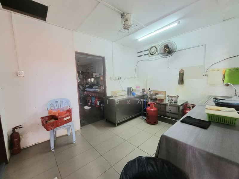 Tanah Kediaman untuk Dijual di Kampung Melayu Ampang (Ampang) - Azli Ibrahim - Kitchen - PropertyGuru.com.my