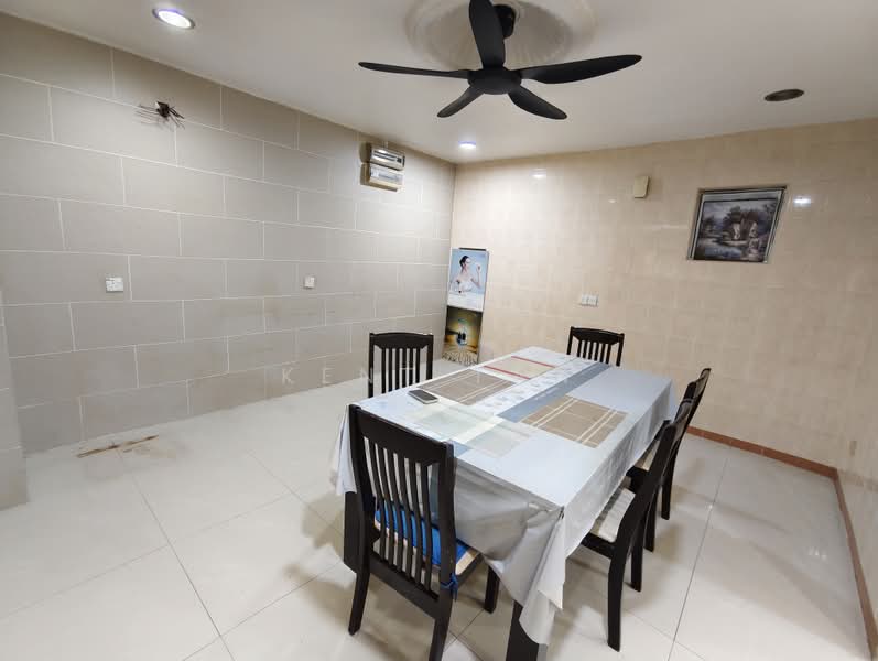 Rumah Bandar untuk Dijual di Seri Kembangan (Selangor) - Kent Tan - Dining Room - PropertyGuru.com.my