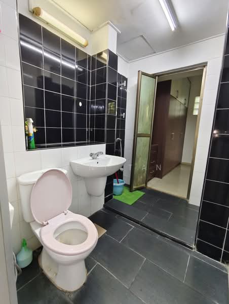 Rumah Bandar untuk Dijual di Seri Kembangan (Selangor) - Kent Tan - Bathroom - PropertyGuru.com.my