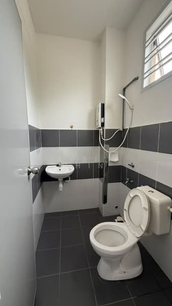 2-storey Terraced House for Rent in Taman Perniagaan Setia (Johor Bahru) - April Chin - Bathroom - PropertyGuru.com.my
