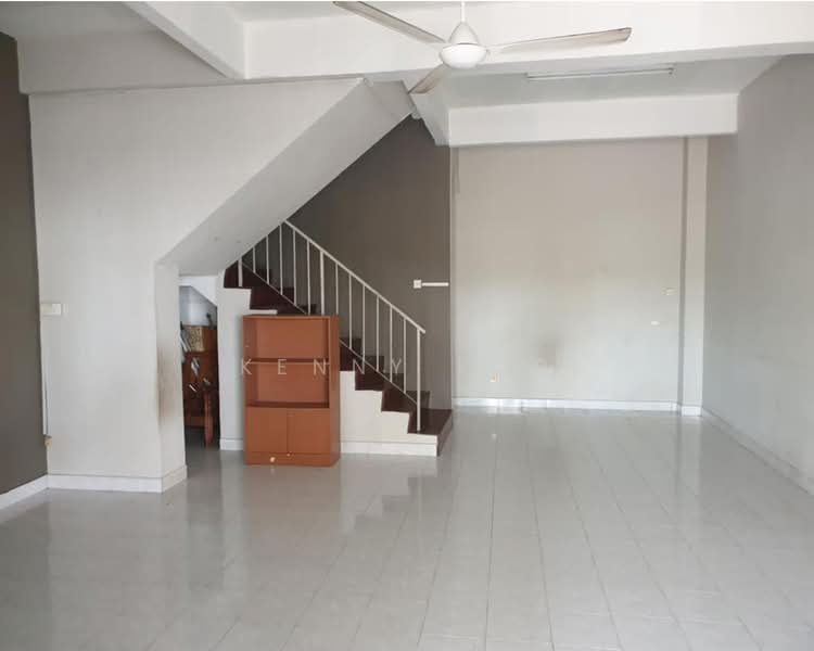 Rumah Teres 2 Tingkat untuk Dijual di Seri Teruntum (Kuantan) - Kenny Loo - Living Room - PropertyGuru.com.my