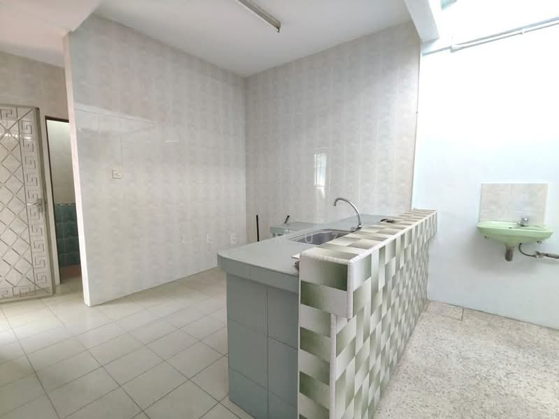 1-storey Terraced House for Sale in Taman Canning (Ipoh) - Lee Muzi - Kitchen - PropertyGuru.com.my