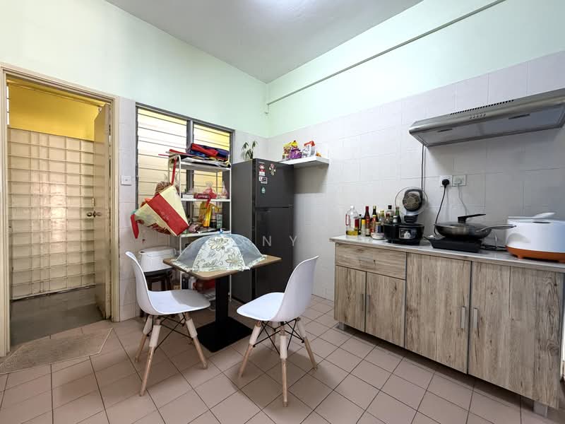 Rumah Teres untuk Dijual di Bandar Botanic (Klang) - Tony . - Kitchen - PropertyGuru.com.my