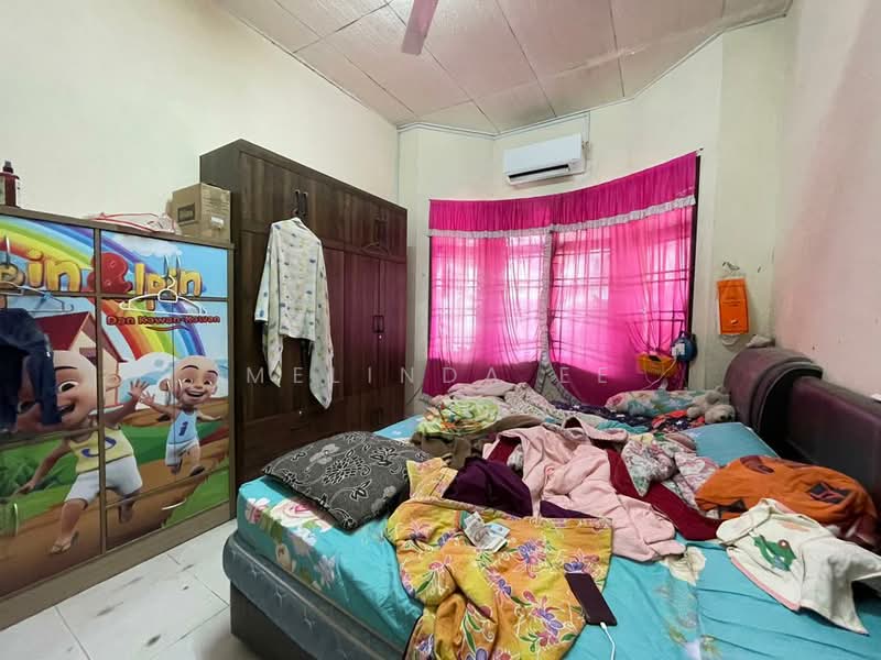 1-storey Terraced House for Sale in Taman Bestari Indah (Ulu Tiram) - Melinda Ee - Bedroom - PropertyGuru.com.my