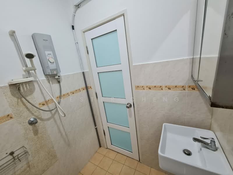 Rumah Teres untuk Dijual di Usj 18 (Subang Jaya) - Chester Cheng - Bathroom - PropertyGuru.com.my