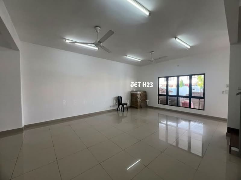 2-storey Terraced House for Sale in Setia Utama (Setia Alam) - Reilynn Tue - Living Room - PropertyGuru.com.my